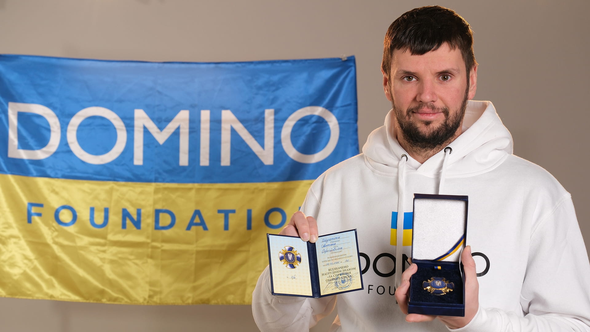 Антон Шухнін отримав нагороду «За сприяння обороні Києва»: як Domino Foundation допомагає фронту